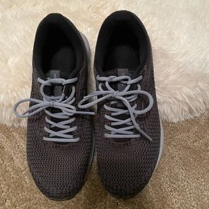 Brooks Women's Revel 3 Running Shoes - looks brand new